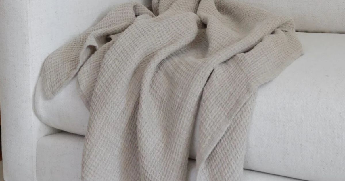 How To Layer Throw Blankets for a Cozy & Chic Look