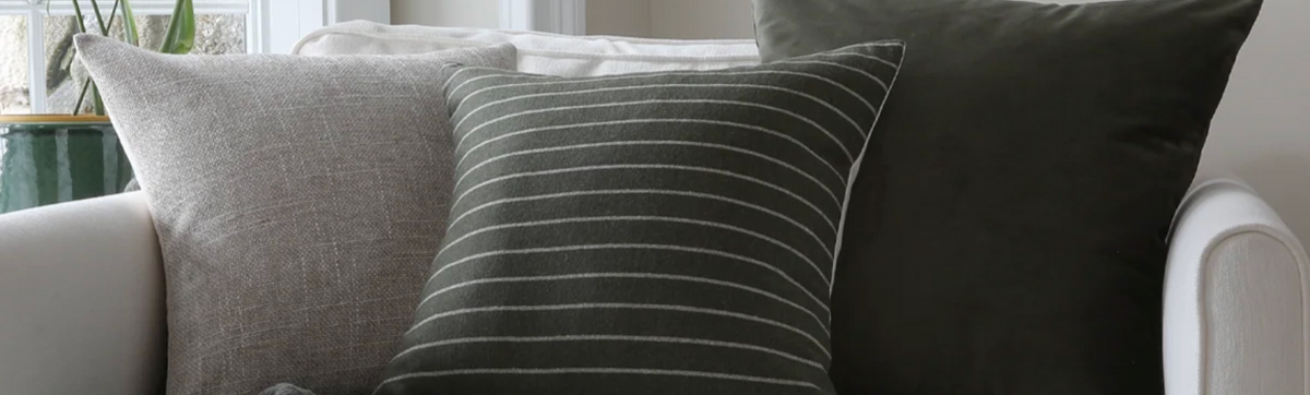 How to Mix Pillow Textures: Linen, Velvet, Wool & Woven Fabrics